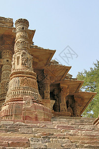 雕刻的石块柱和莲花瓣圆顶Suryamndiroheagujt图片