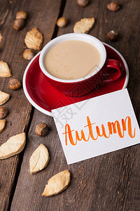 红杯咖啡和叶形饼干秋天加刻字图片