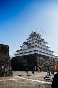 2018年4月日天津水松本天津水松苏露加城堡和古老的石墙以抵御温暖的阳光图片