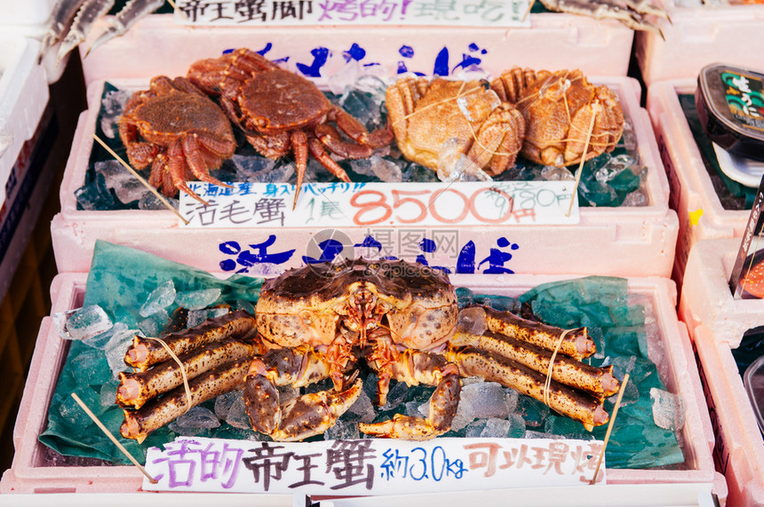 北海道鲜鱼市集的日本王螃蟹或马头开胃菜高清图片下载 正版图片 摄图网 北海道鲜鱼市集的日本王螃蟹或马头开胃菜高清图片下载 正版图片 摄图网