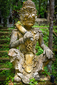 泰国清迈华府寺守护雕像泰国清迈瓦帕拉德寺的守护者雕像图片