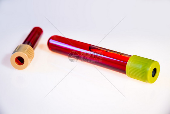 两根血样测试管在白底上隔离血样测试管图片
