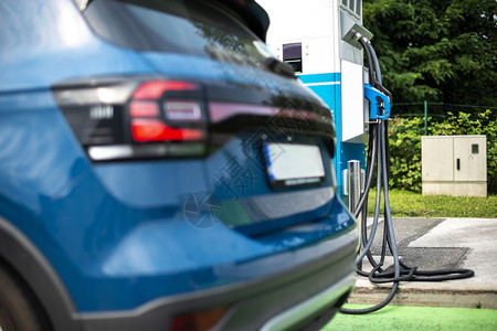 电动汽车充电电源插座绿色生态概念图片