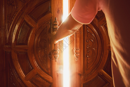 开门破晓背景