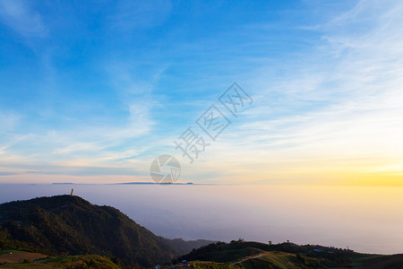 在泰国山顶的日出时间图片