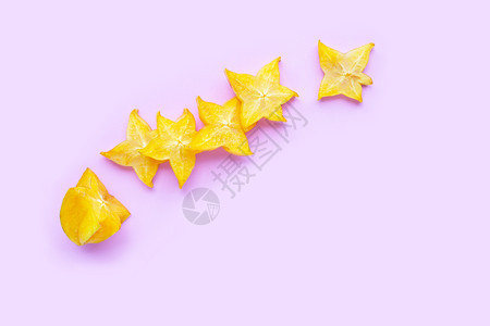 粉红背景的成熟恒星水果顶视图图片