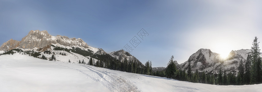 冬季山谷雪景图片
