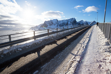 冬季路过小岛的桥诺威路图片