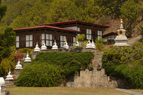 在不丹普那卡地区的小佛塔在khamsumyulleynamgyalchortenmpunakha地区不丹的小塔图片