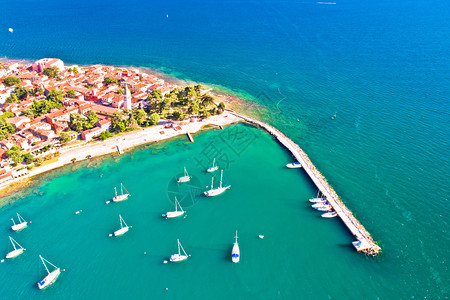 历史沿海城镇空中观察伊斯特里亚群岛croati图片