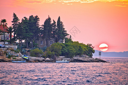 Korcula海岸线多彩的日落风景南部croati群岛的屿图片