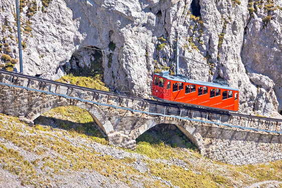 在世界最陡峭的科轮铁路上占48威茨兰旅游景色的48图片