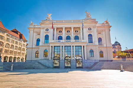 苏黎世歌剧院和Sechslautnplaz镇广场瑞士最大的城市图片