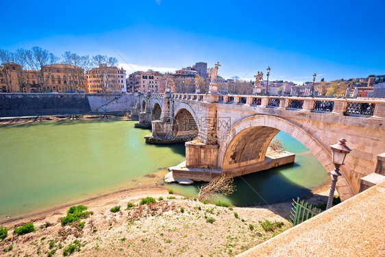 古老的天皇圣安其罗石桥图片
