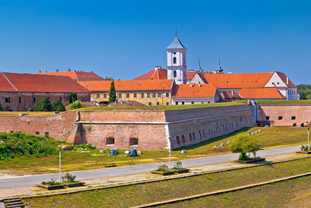 Tvrdja旧城墙和干河道在osijek全景croati的斯拉沃尼亚地区图片