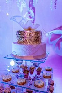 婚礼蛋糕和婚礼和糖果图片