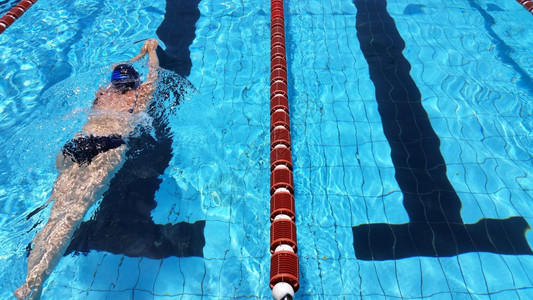 女游泳运动员图片