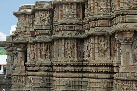 墙上雕刻的塑阿农达纳尼亚寺庙兴加利马哈拉施特India十二个吉奥蒂林加的第八个图片