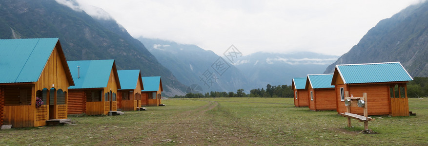 山附近木露营小屋图片