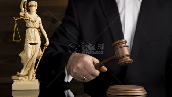 法律与司概念棕色木背景图片