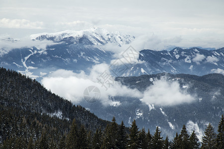 冬季自然景观令人惊叹的山地风景图片