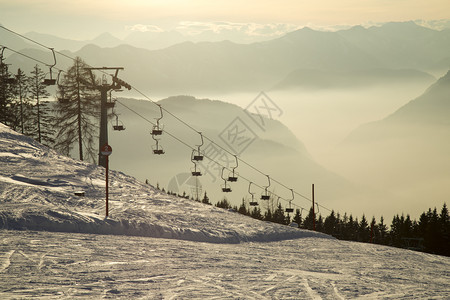 山区的电缆冬季自然景观图片