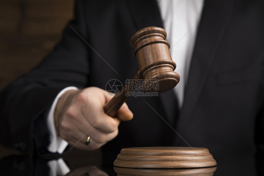 法律与司概念棕色木背景图片