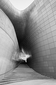 2015年月日205年7月日南科雷亚东德蒙设计广场或dp现代远离建筑结构的黑白金属入口隧道由扎哈迪德设计图片