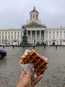 Belgian华夫饼有较轻的打手更大方形和深口角比普通美国华夫饼图片