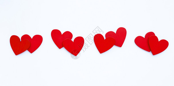 valentisday白背景的红色心对夫妇图片