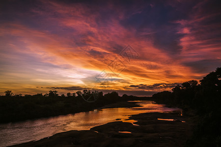 Kruge公园中的Kruge公园中的shingwedz河非洲南部Kruge公园中的日落风景图片