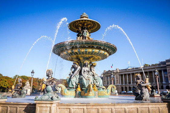 法国巴黎协和广场的海洋喷泉图片