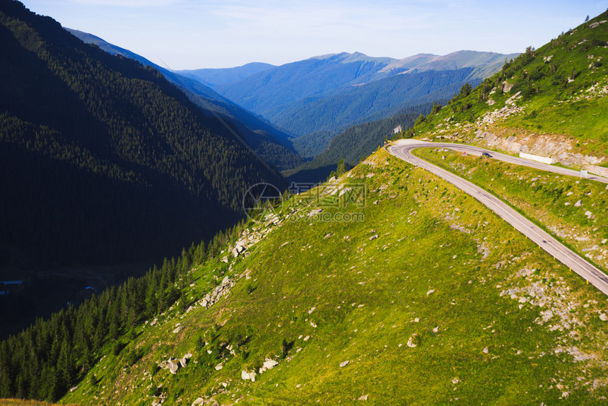 夏季美丽的公路风景图片