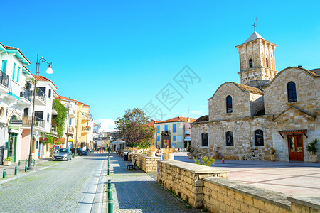 在市中心的旅游街上有圣拉撒勒教堂罗纳卡开普勒图片