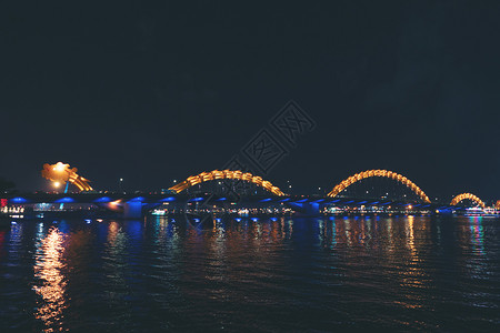 龙之桥夜光在丹格河维特南背景图片