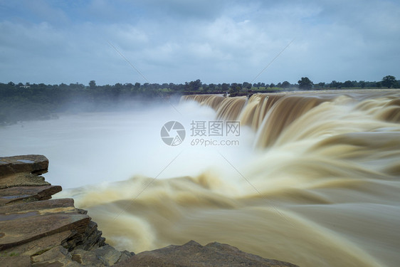 地高约29米是印地安群岛最大的瀑布雅格达普尔巴斯塔区恰蒂加尔印地安群岛图片