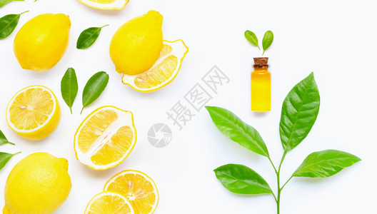 白底柠檬和柑橘绿色叶的天然油图片