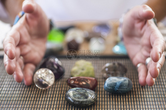 七块石头结合晶愈和细胞学七块石头图片