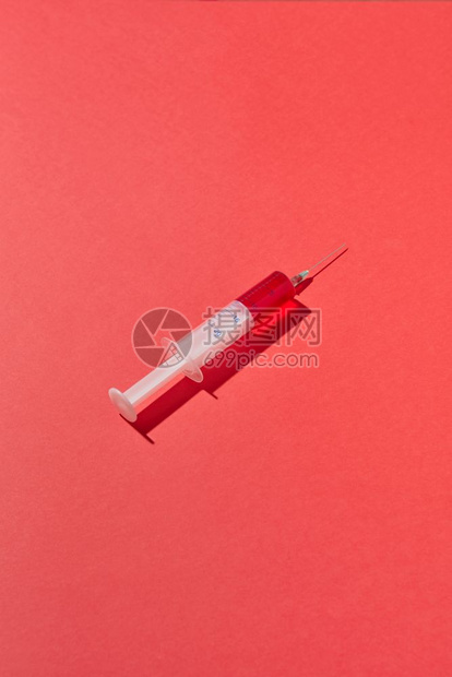 红血清或塑料注射针筒毫升的疫苗用于在红色背景下注射静脉有硬影子复制空间一次红血注射器或有阴影的疫苗高清图片下载 正版图片 摄图网 红血清或塑料注射针筒毫升的疫苗用于在红色背景下注射静脉有硬影子复制空间一次红血注射器或有阴影的疫苗高清图片下载 正版图片 摄图网