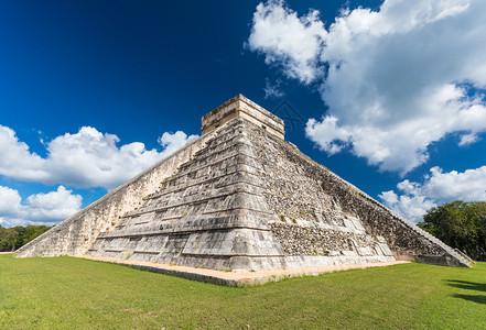 在墨西哥KichenItza的考古遗址Maynelcstio金字塔图片
