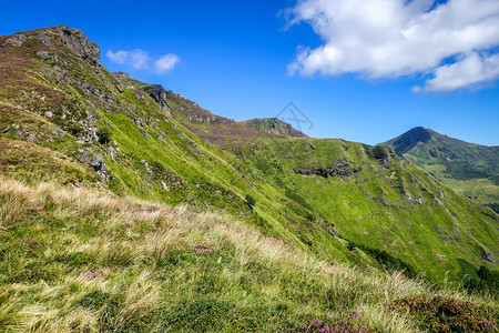 普伊玛丽和奥弗涅火山链在坎塔尔法国普伊玛丽和奥弗涅火山链坎塔尔法国图片