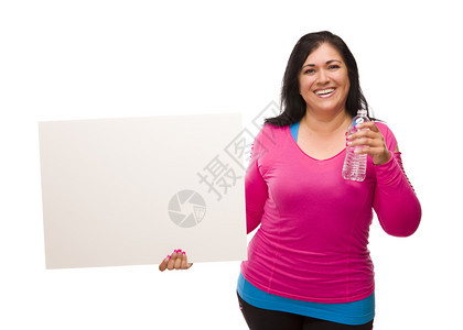 身穿运动服的中年有吸引力黑人女身着水瓶和白的标志图片