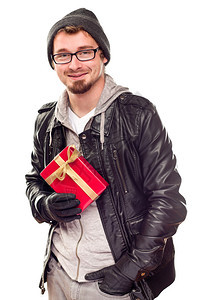 穿着盛装的英俊年轻男子拿着包的礼物孤立在白色背景上图片