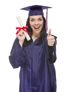 穿着帽子和礼服的男女混合种族快乐毕业证书与白人背景隔绝图片