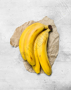 一堆新鲜的香蕉白色生锈背景图片