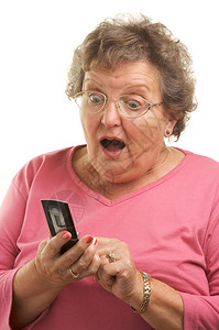 使用手机的老年妇女图片