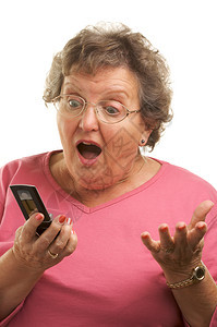 使用手机的老年妇女图片