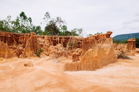 在泰国萨凯奥的拉卢土壤回退和化图片