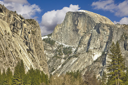 春日yosemit半个圆顶的戏剧景象图片