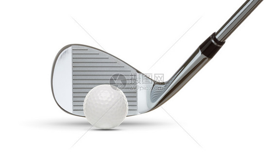 铬高尔夫俱乐部黑铁和高尔夫球白色背景图片